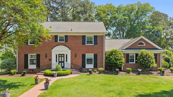 $489,000 | 3325 North Walnut Street, Farmville, NC 27828