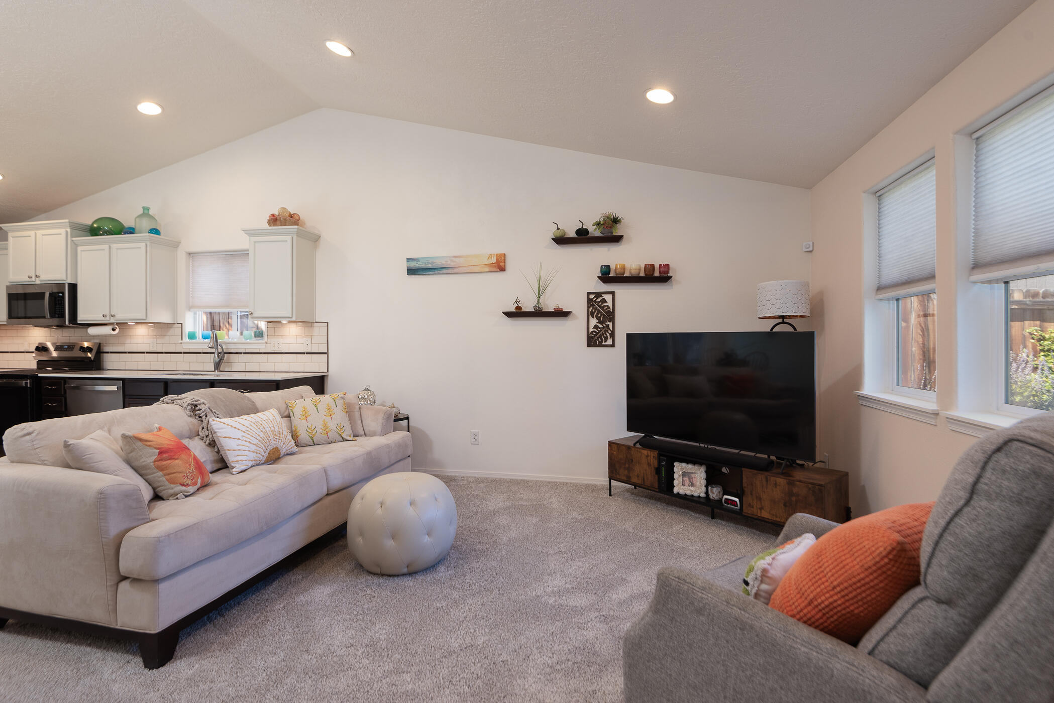 2807 Northeast Spring Water Place Bend, OR 97701 - Photo 5 of 21 05