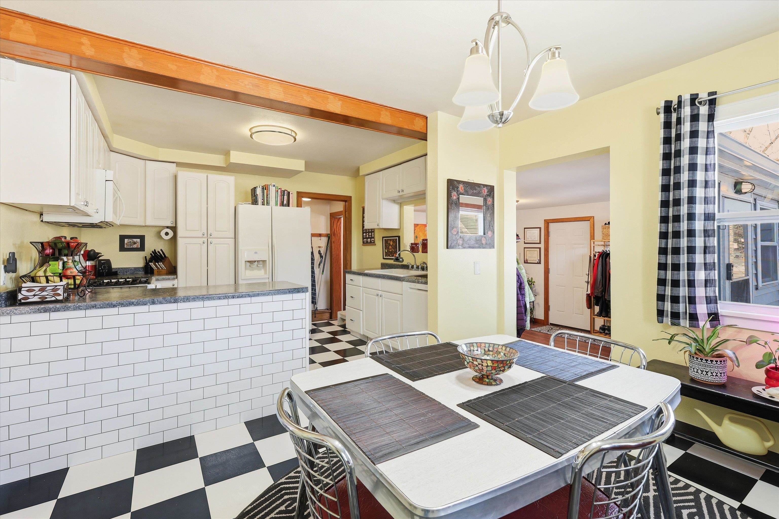 807 North Badger Avenue Appleton, WI 54914 - Photo 7 of 29