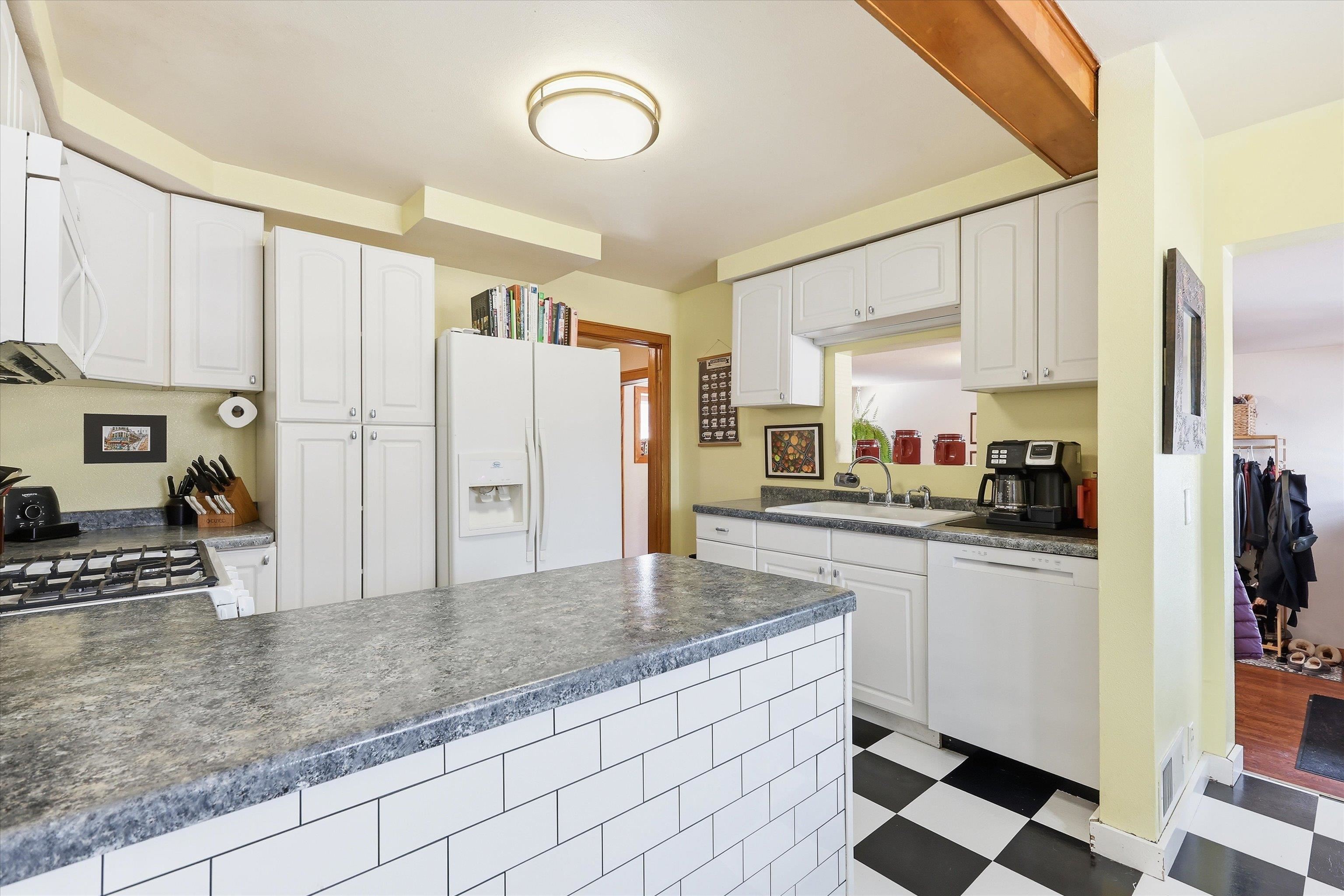 807 North Badger Avenue Appleton, WI 54914 - Photo 10 of 29