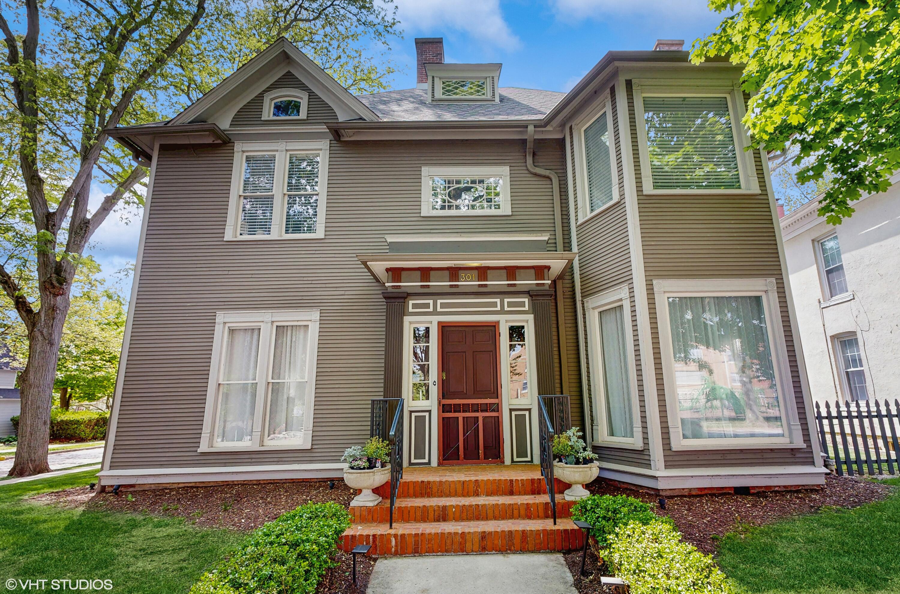 301 Washington Street Valparaiso, IN 46383 - Photo 1 of 55 3000x1982