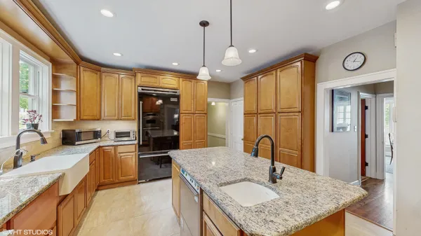 a view of a livingroom with furniture and window