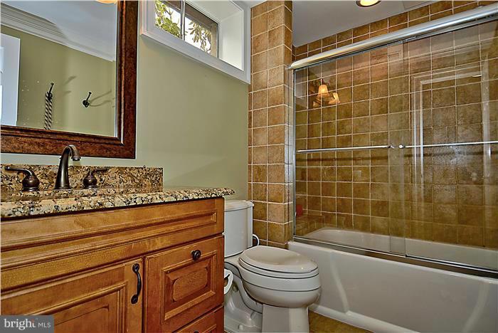 20628 St Louis Road Purcellville, VA 20132 - Photo 20 of 30 Bath