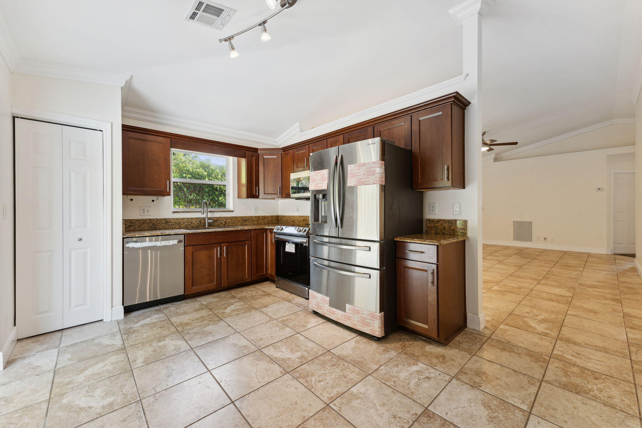 701 Key W Street Boynton Beach, FL 33426 - Photo 8 of 22 Kitchen