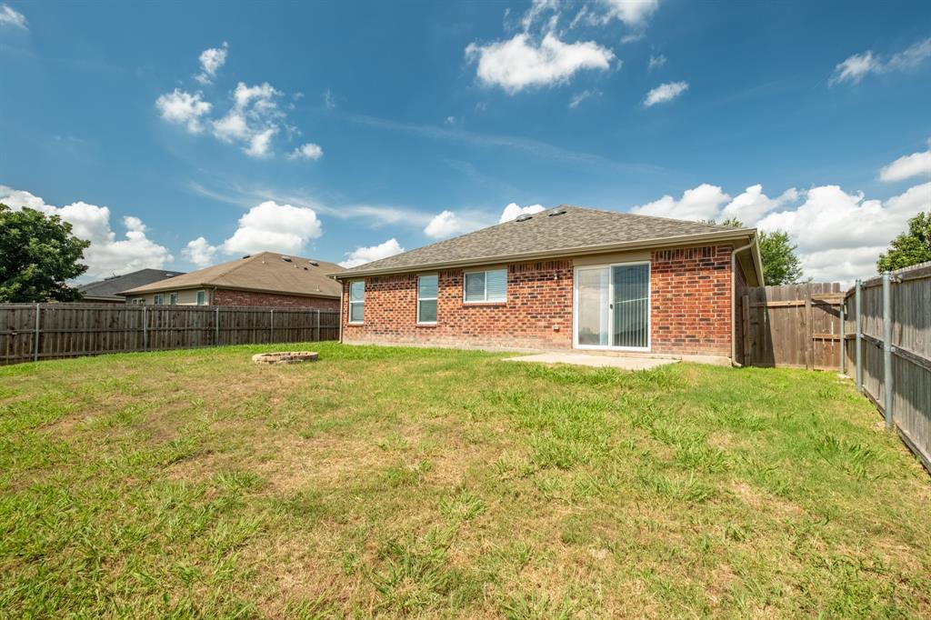 324 Broken Bow Krum, TX 76249 - Photo 5 of 28