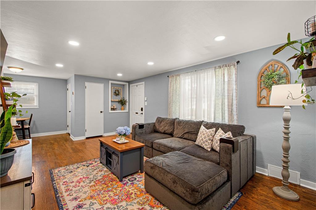 3740 Willett Road Pittsburgh, PA 15227 - Photo 7 of 29 Gallery Image 7
