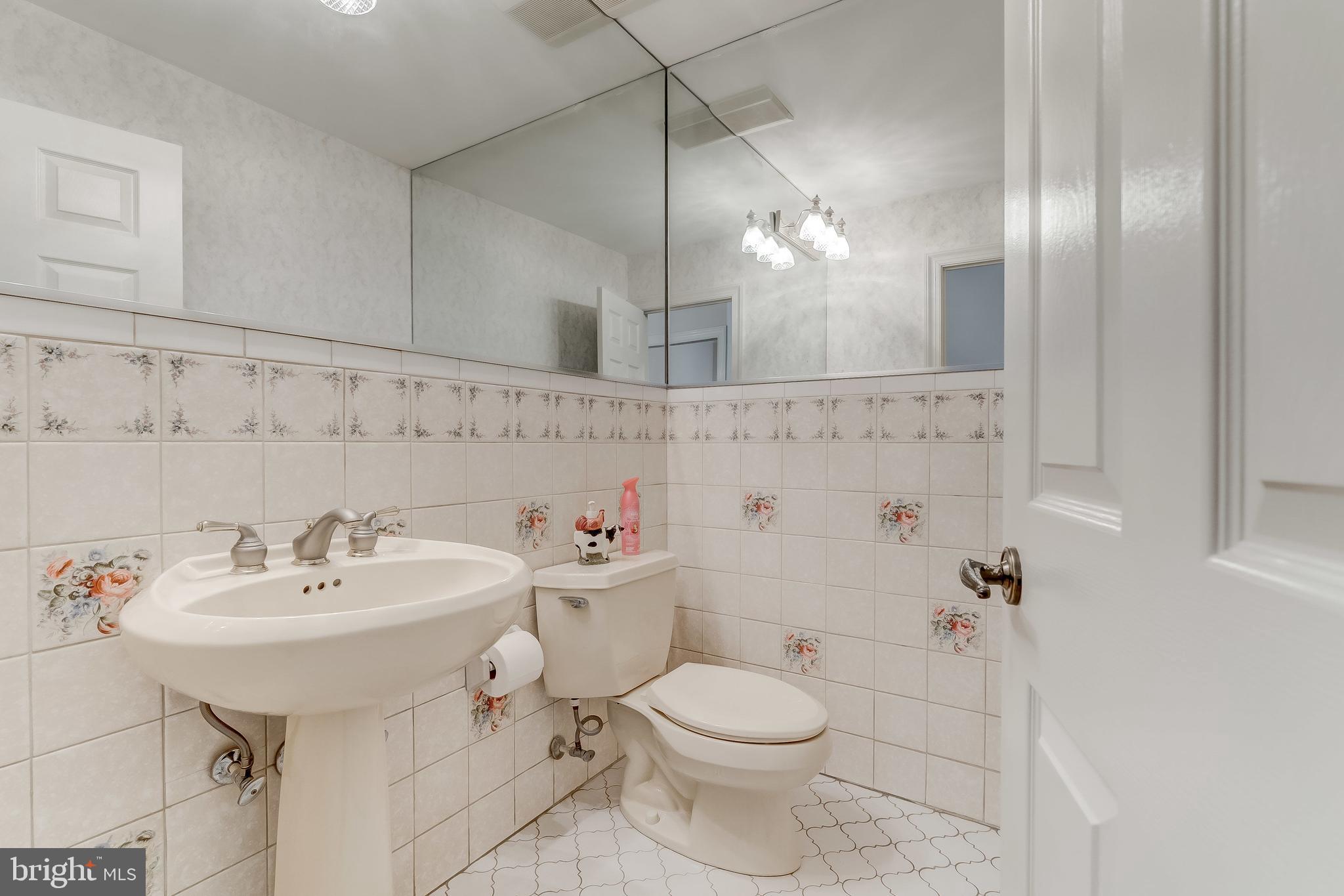 660 Bryants Nursery Road Silver Spring, MD 20905 - Photo 26 of 69 Powder room