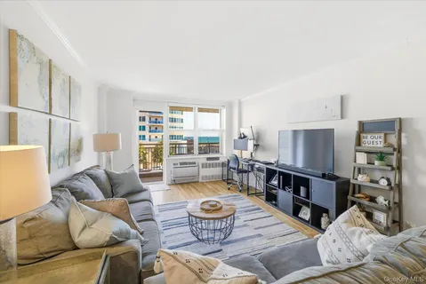 $478,999 | 410 East Broadway, Unit 4C, Long Beach, NY 11561