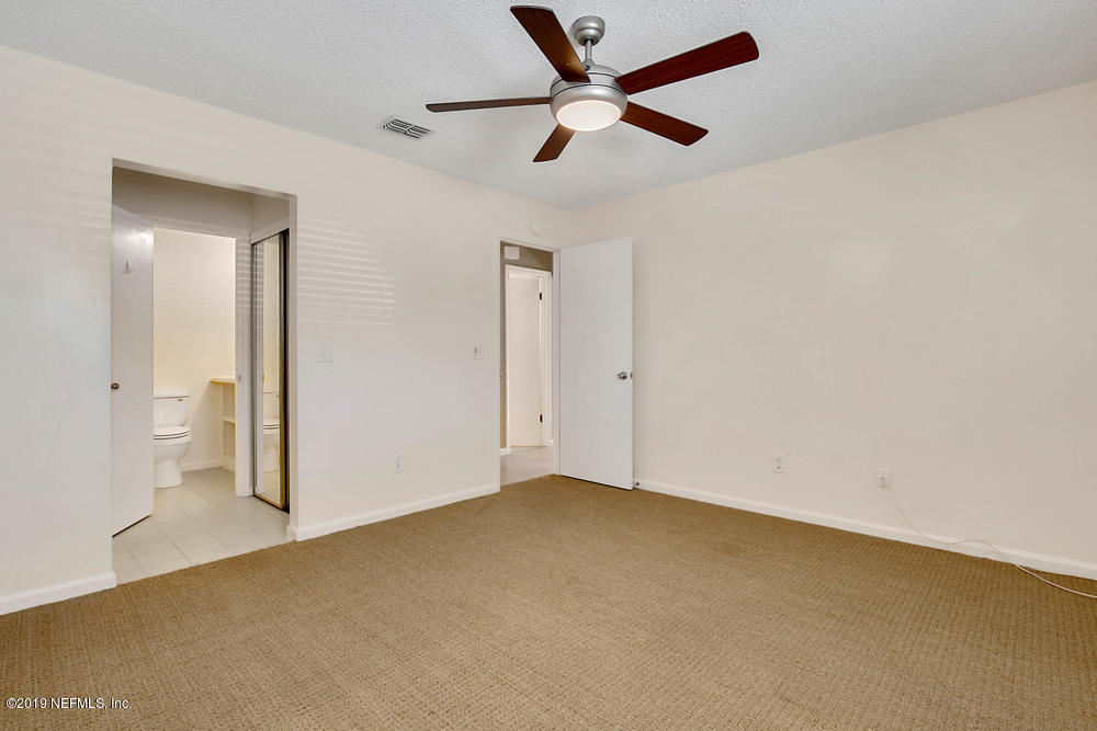 3801 Crown Point Road, Unit 2203 Jacksonville, FL 32257 - Photo 4 of 15 4 Master bedroom