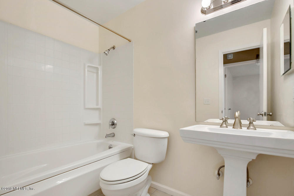 3801 Crown Point Road, Unit 2203 Jacksonville, FL 32257 - Photo 6 of 15 6 Second bath