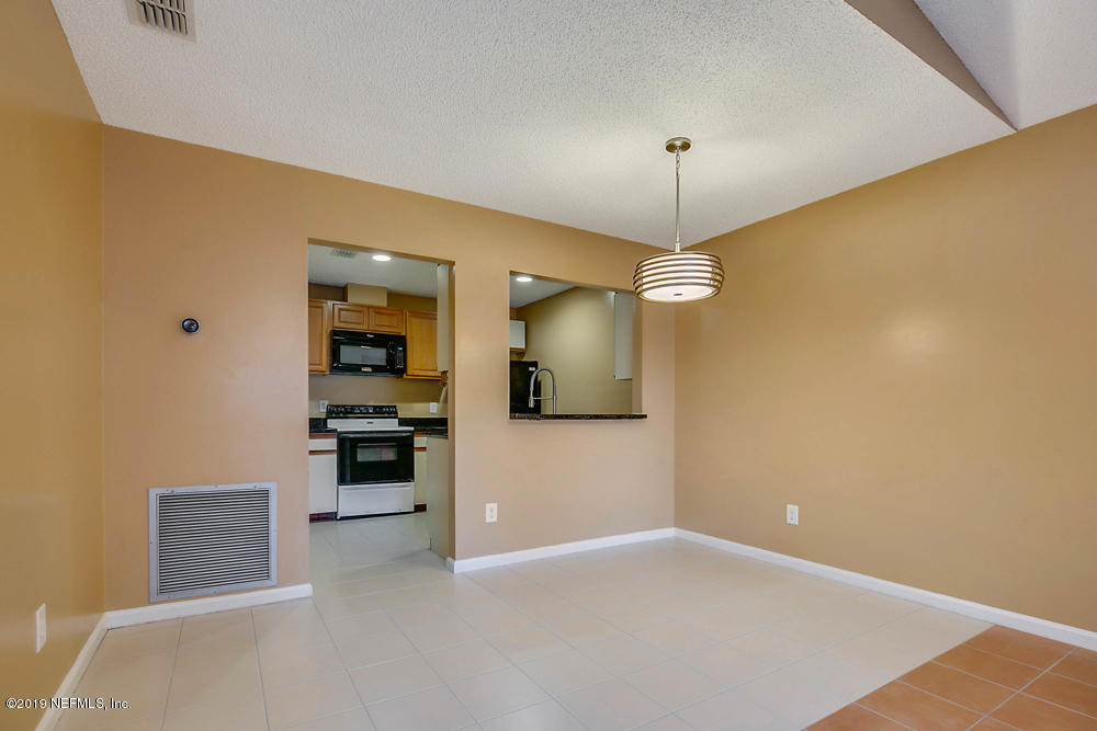 3801 Crown Point Road, Unit 2203 Jacksonville, FL 32257 - Photo 9 of 15 D.R. kitchen