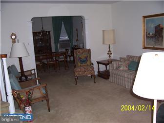 286 Sanford Road Upper Darby, PA 19082 - Photo 5 of 9 Living Room