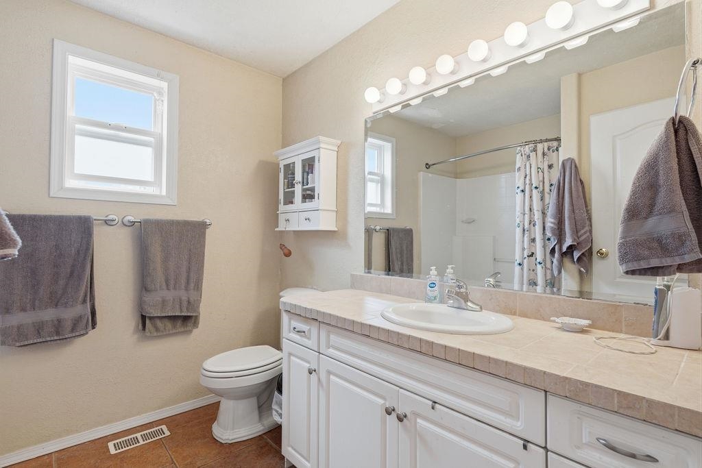 227 East Stringham Road Rockford, WA 99030 - Photo 14 of 37