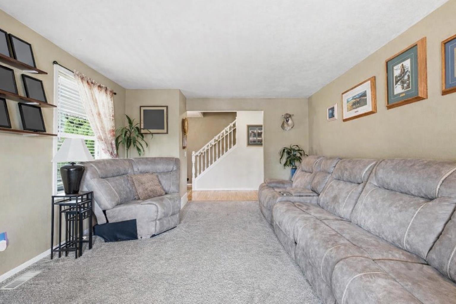 227 East Stringham Road Rockford, WA 99030 - Photo 4 of 37