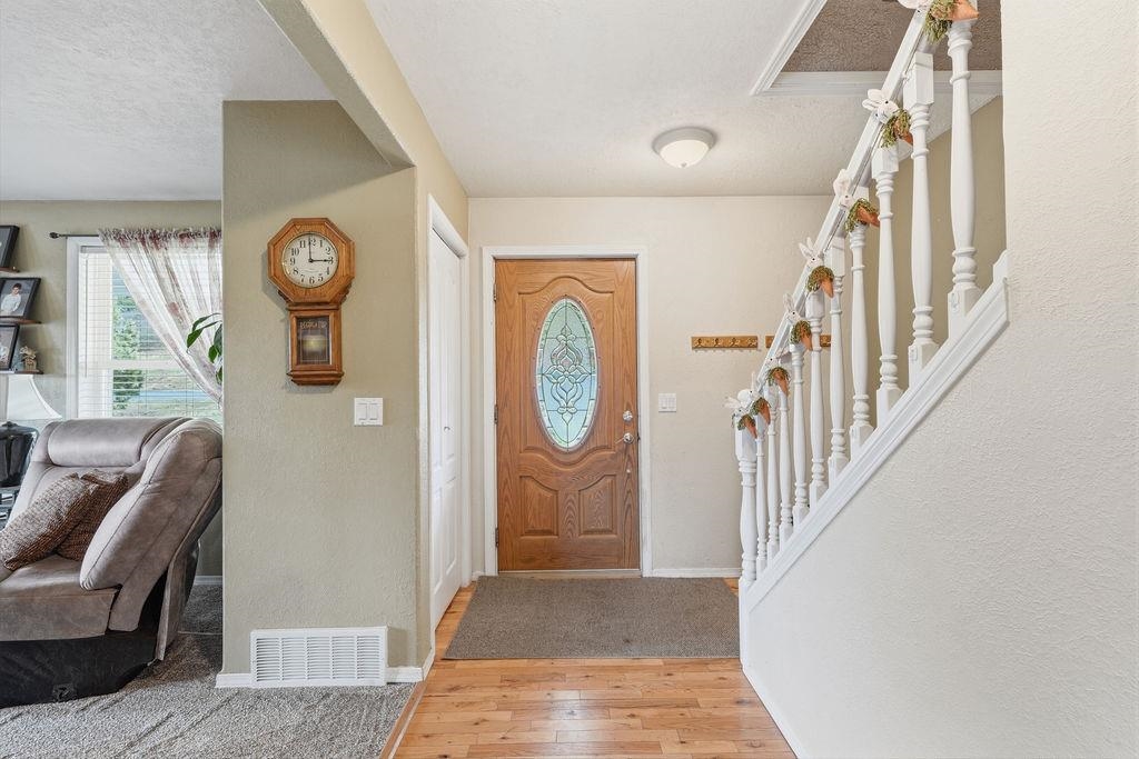 227 East Stringham Road Rockford, WA 99030 - Photo 5 of 37