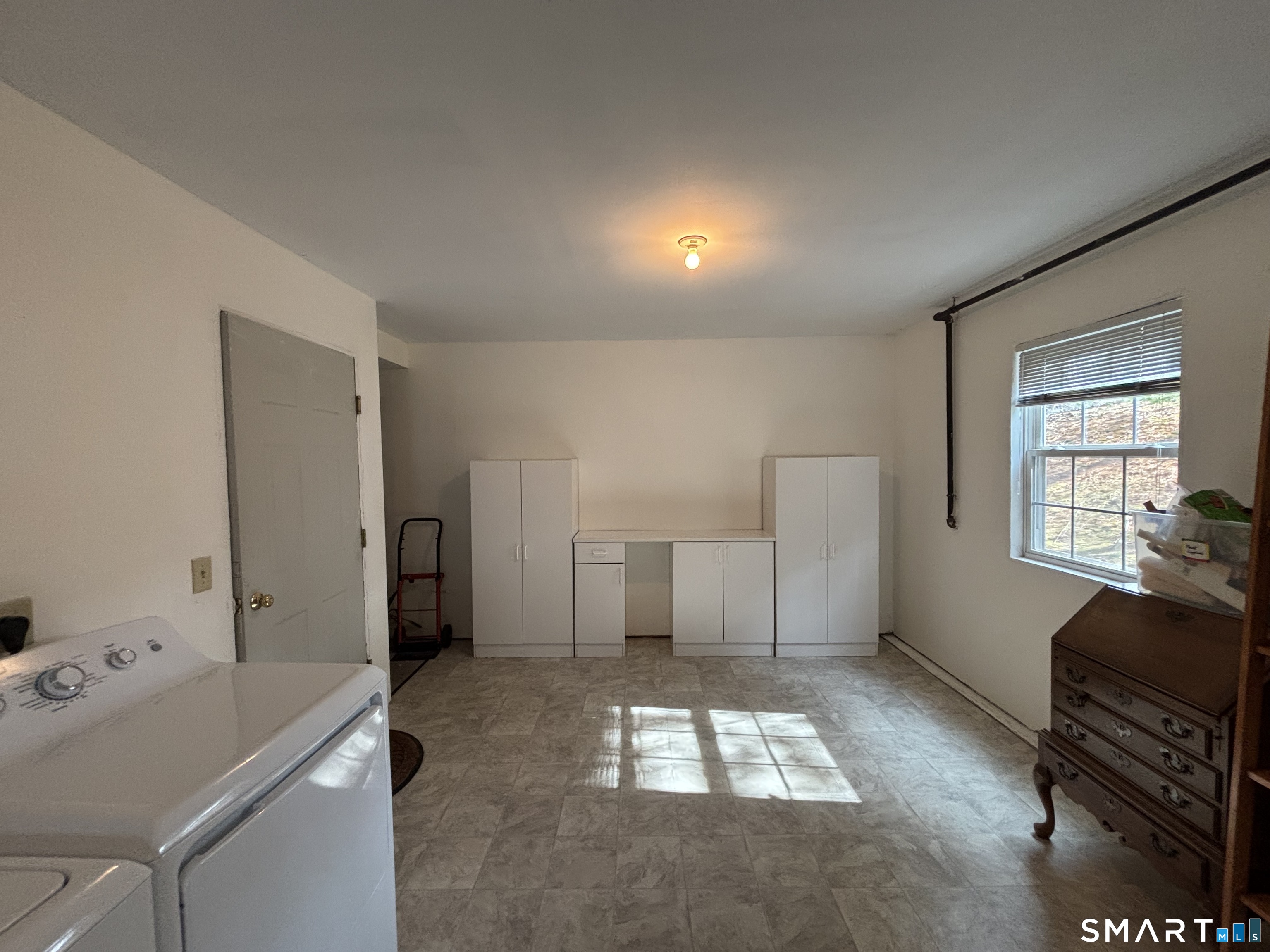 83 Danny's Way, Unit 83 Wallingford, CT 06492 - Photo 18 of 38 a view of a livingroom with furniture and windows
