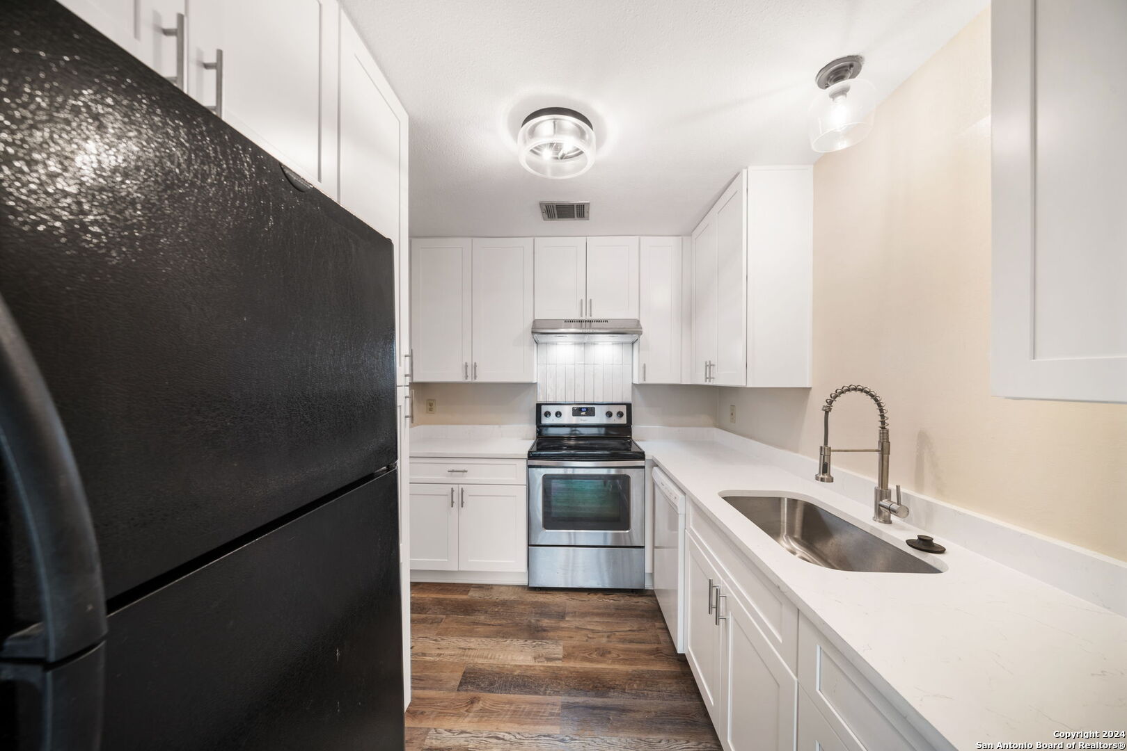 12106 Ridge Ct Street San Antonio, TX 78247 - Photo 9 of 25