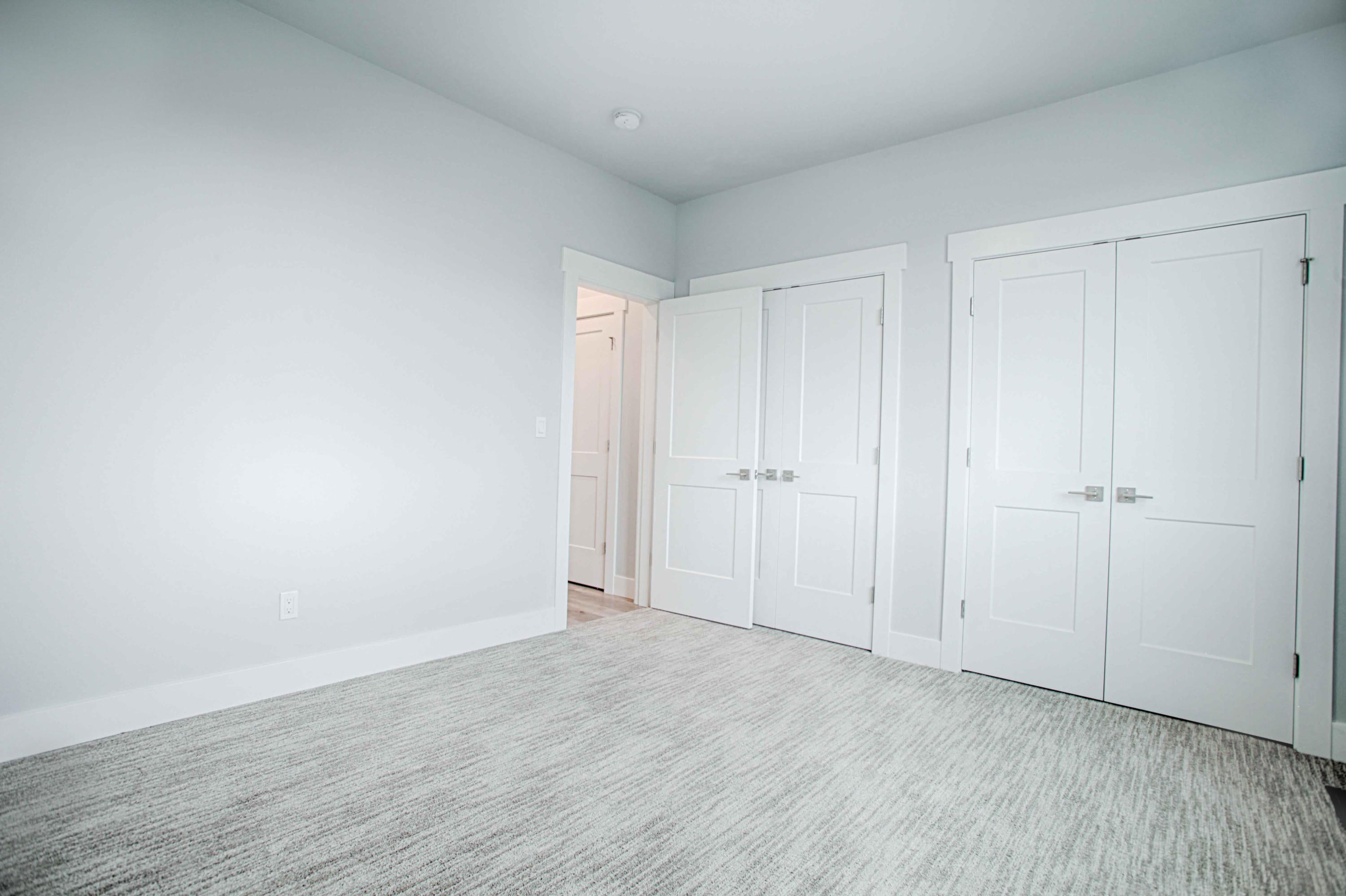 708 Northwest Rimrock Drive Redmond, OR 97756 - Photo 14 of 29 Bedroom 1