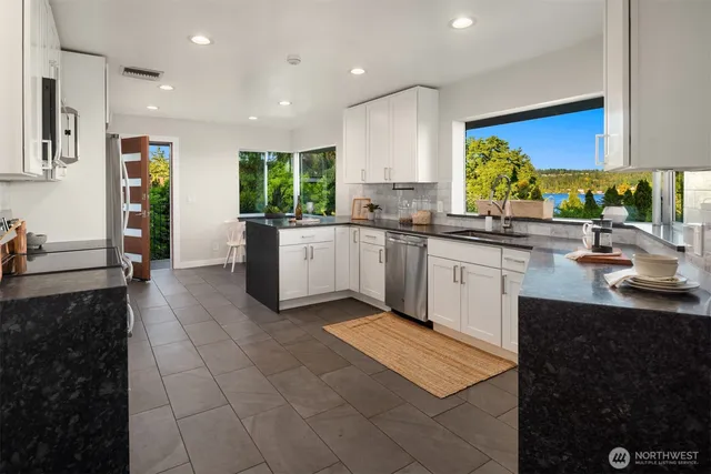 $2,080,000 | 6070 Seward Park Avenue South, Seattle, WA 98118