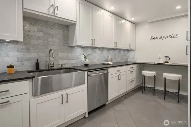 $2,080,000 | 6070 Seward Park Avenue South, Seattle, WA 98118