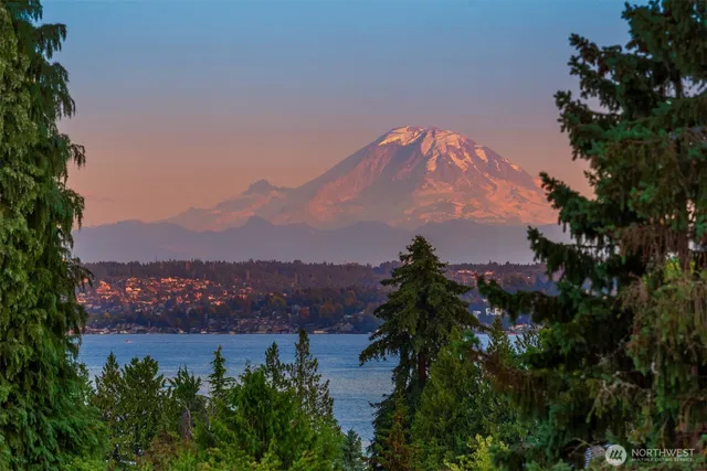 $2,080,000 | 6070 Seward Park Avenue South, Seattle, WA 98118