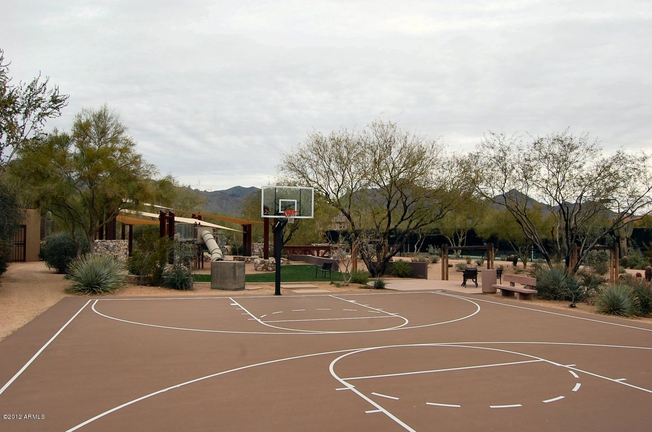 8890 East Flathorn Drive Scottsdale, AZ 85255 - Photo 14 of 25 Sport Court at center