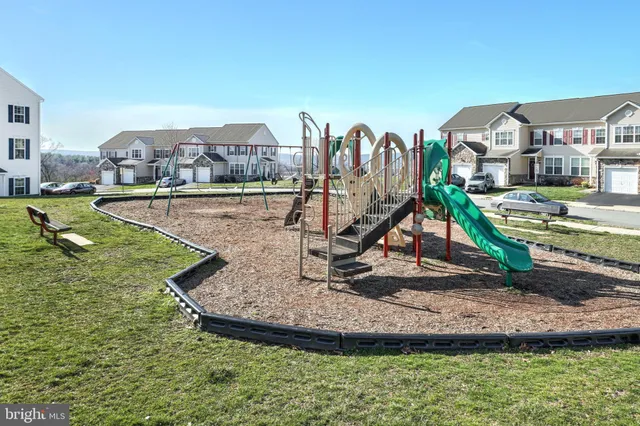 $210,000 | 2233 Live Oak Lane, Unit 2233, York, PA 17406