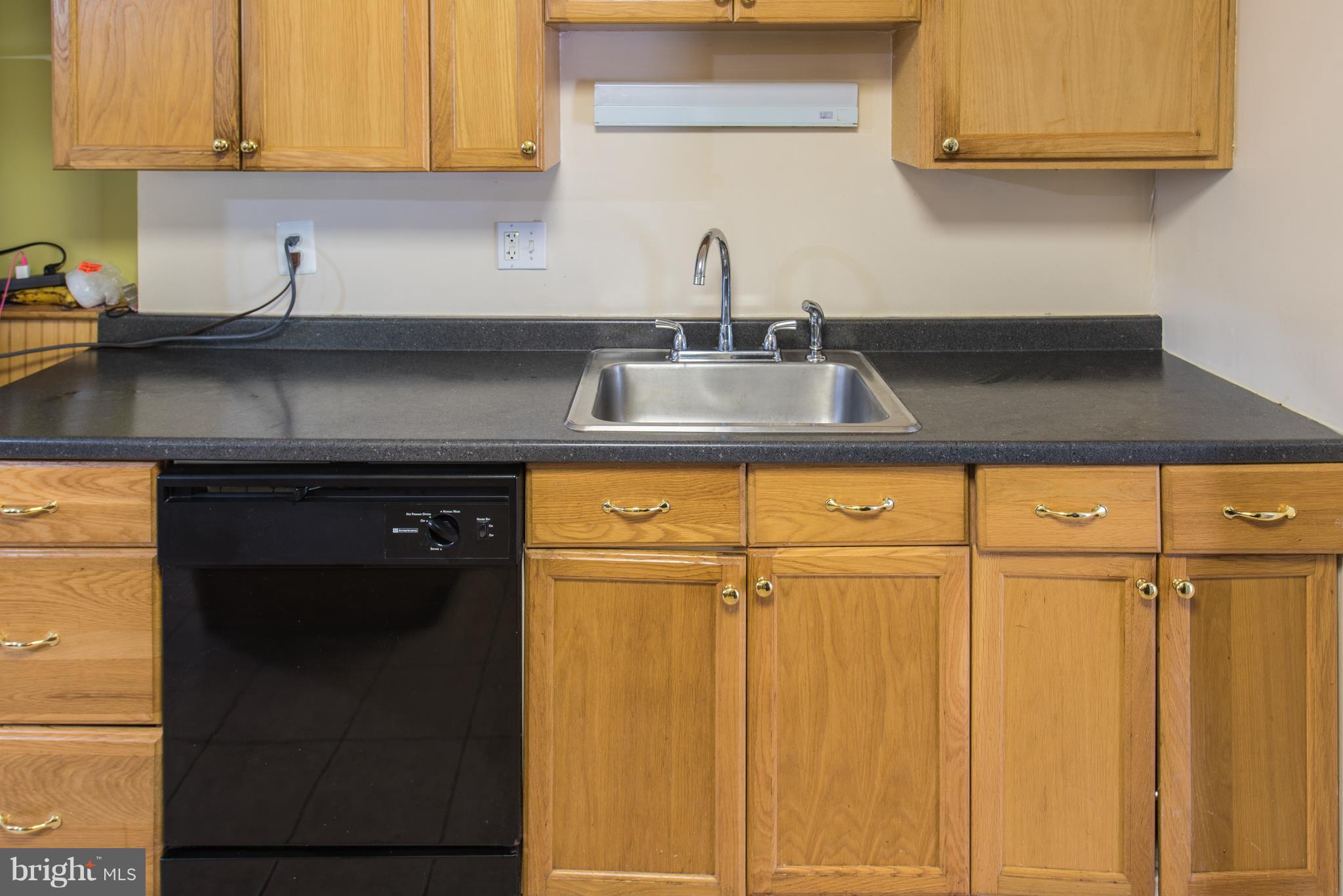 14520 Golden Oak Road, Unit 14520 Centreville, VA 20121 - Photo 5 of 16 Kitchen