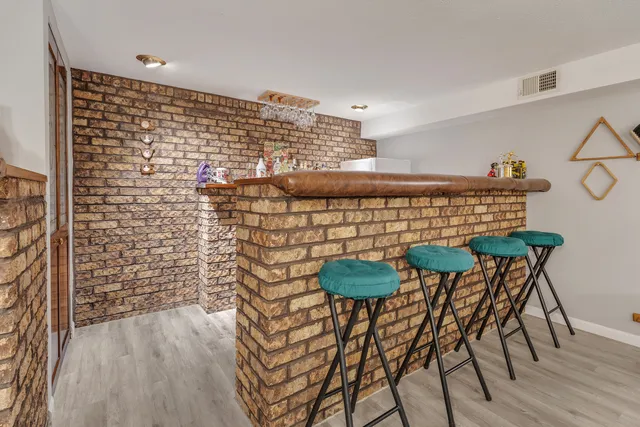 $552,000 | 132 East Gladys Avenue, Elmhurst, IL 60126