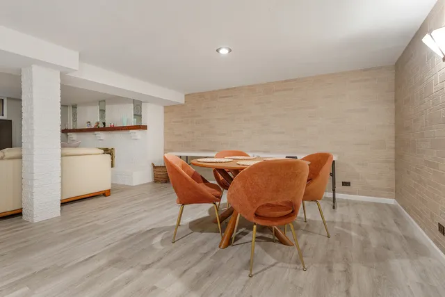 $552,000 | 132 East Gladys Avenue, Elmhurst, IL 60126