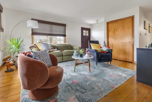 $552,000 | 132 East Gladys Avenue, Elmhurst, IL 60126