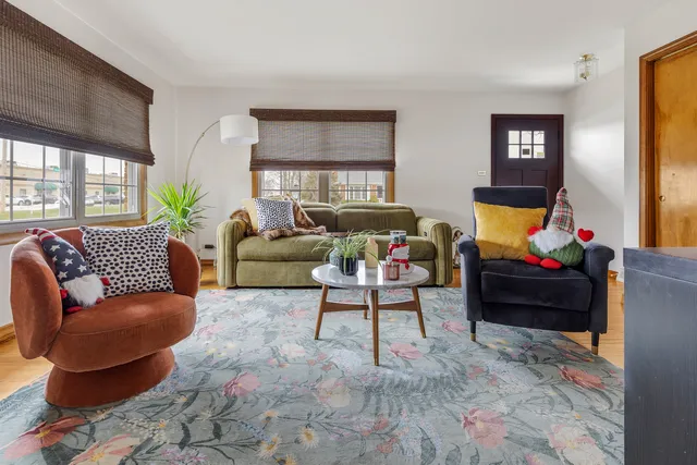 $552,000 | 132 East Gladys Avenue, Elmhurst, IL 60126