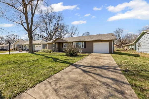 $225,000 | 1310 South Poplar Street, Ottawa, KS 66067