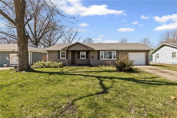 $219,000 | 1310 South Poplar Street, Ottawa, KS 66067