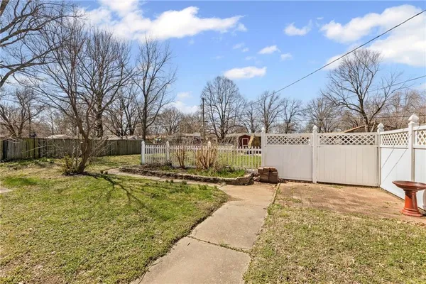 $219,000 | 1310 South Poplar Street, Ottawa, KS 66067