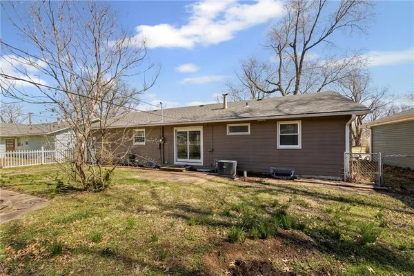 $219,000 | 1310 South Poplar Street, Ottawa, KS 66067