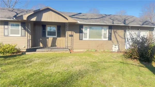 $219,000 | 1310 South Poplar Street, Ottawa, KS 66067