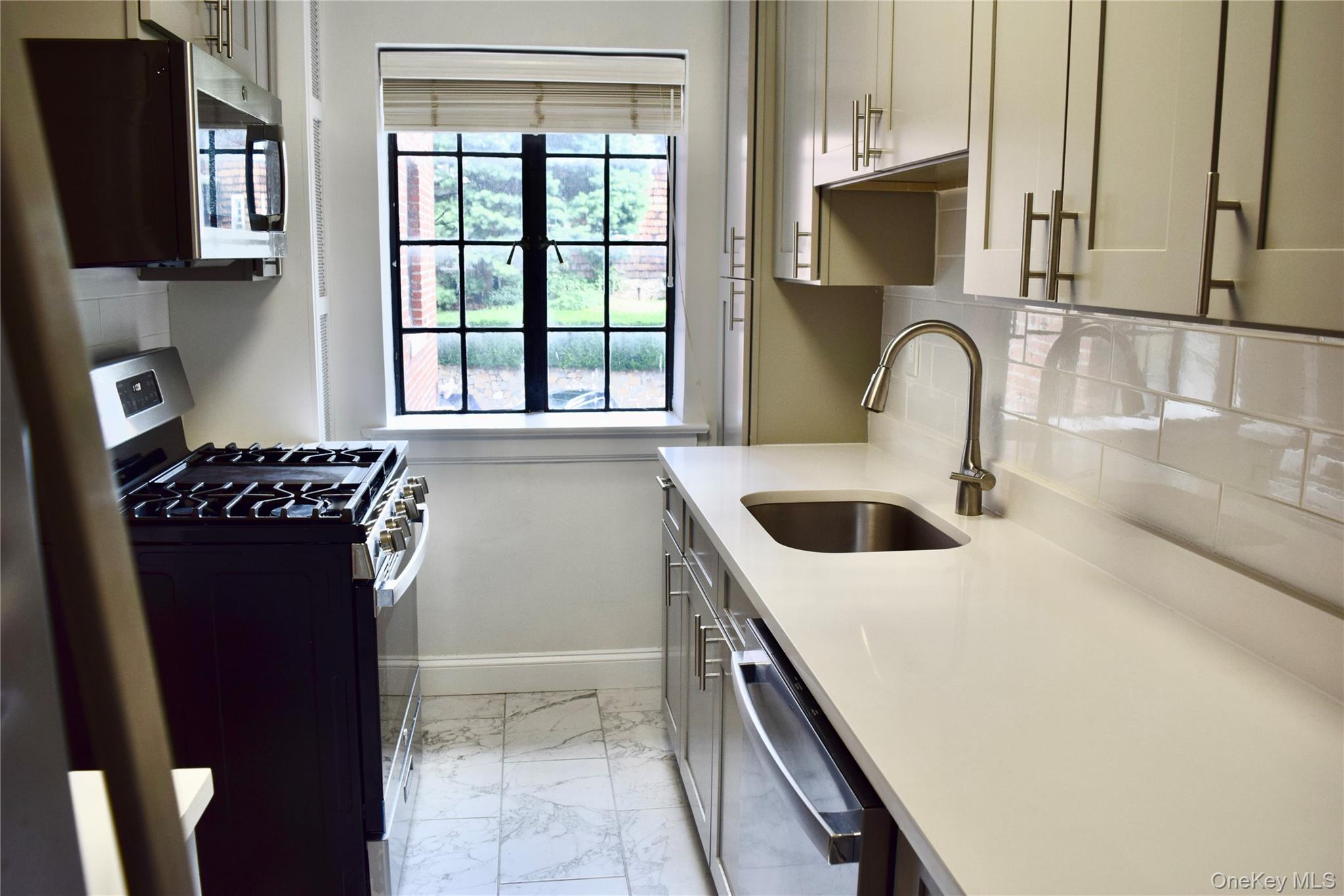 22 Sagamore Road, Unit 2B Bronxville, NY 10708 - Photo 6 of 26 Kitchen.