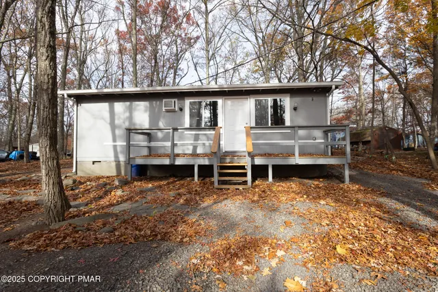 a view of house with backyard and trees