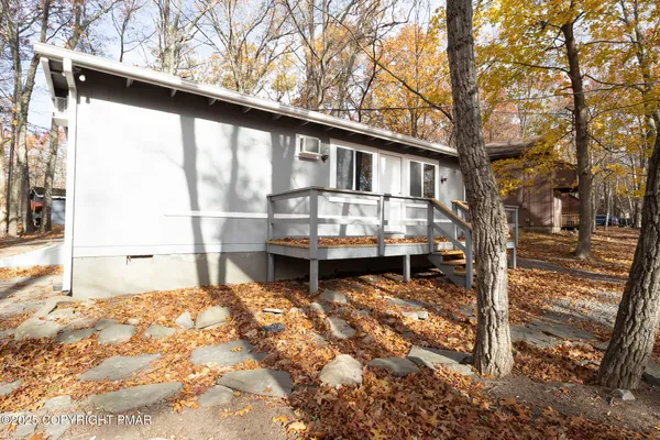 a view of a bench in the backyard of a house
