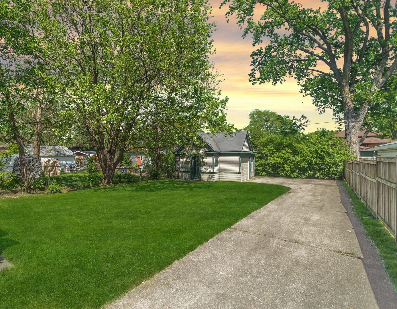 310 Hibbard Road Wilmette, IL 60091 - Photo 2 of 15