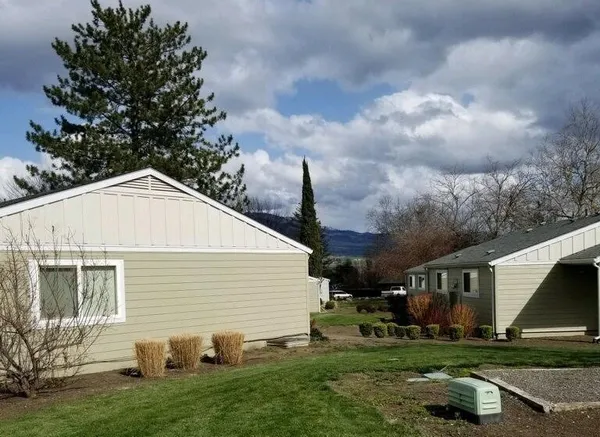 a view of a house with a yard