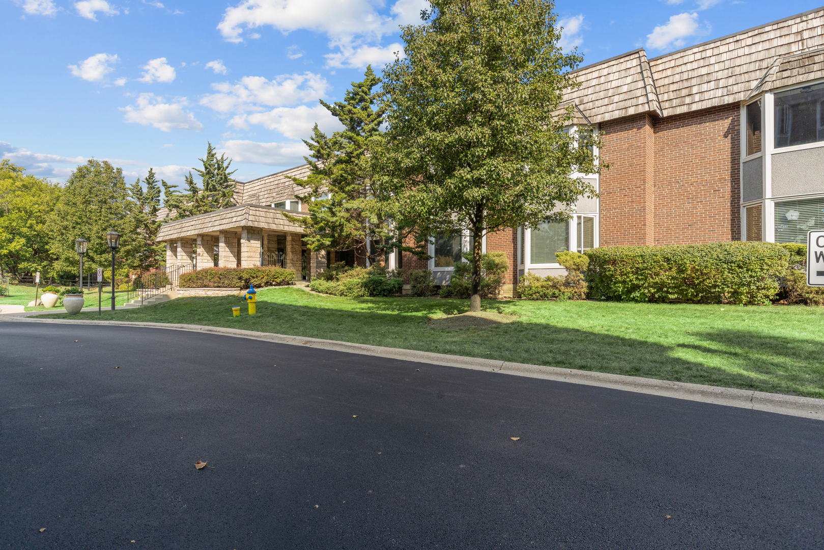 2300 Windsor Mall, Unit 2E Park Ridge, IL 60068 - Photo 4 of 27