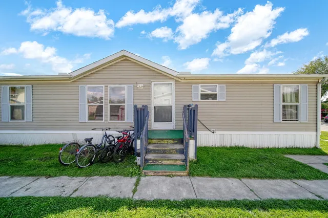 $74,900 | 243 Kirk, Adrian, MI 49221