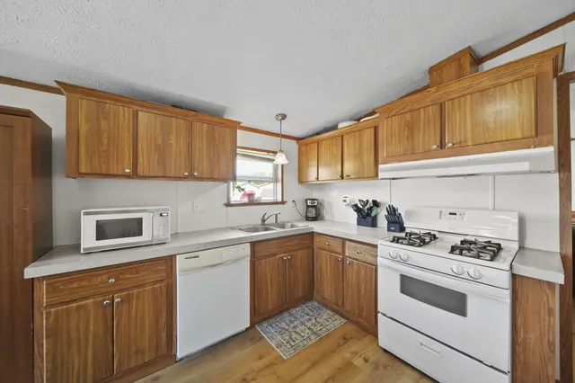 $74,900 | 243 Kirk, Adrian, MI 49221