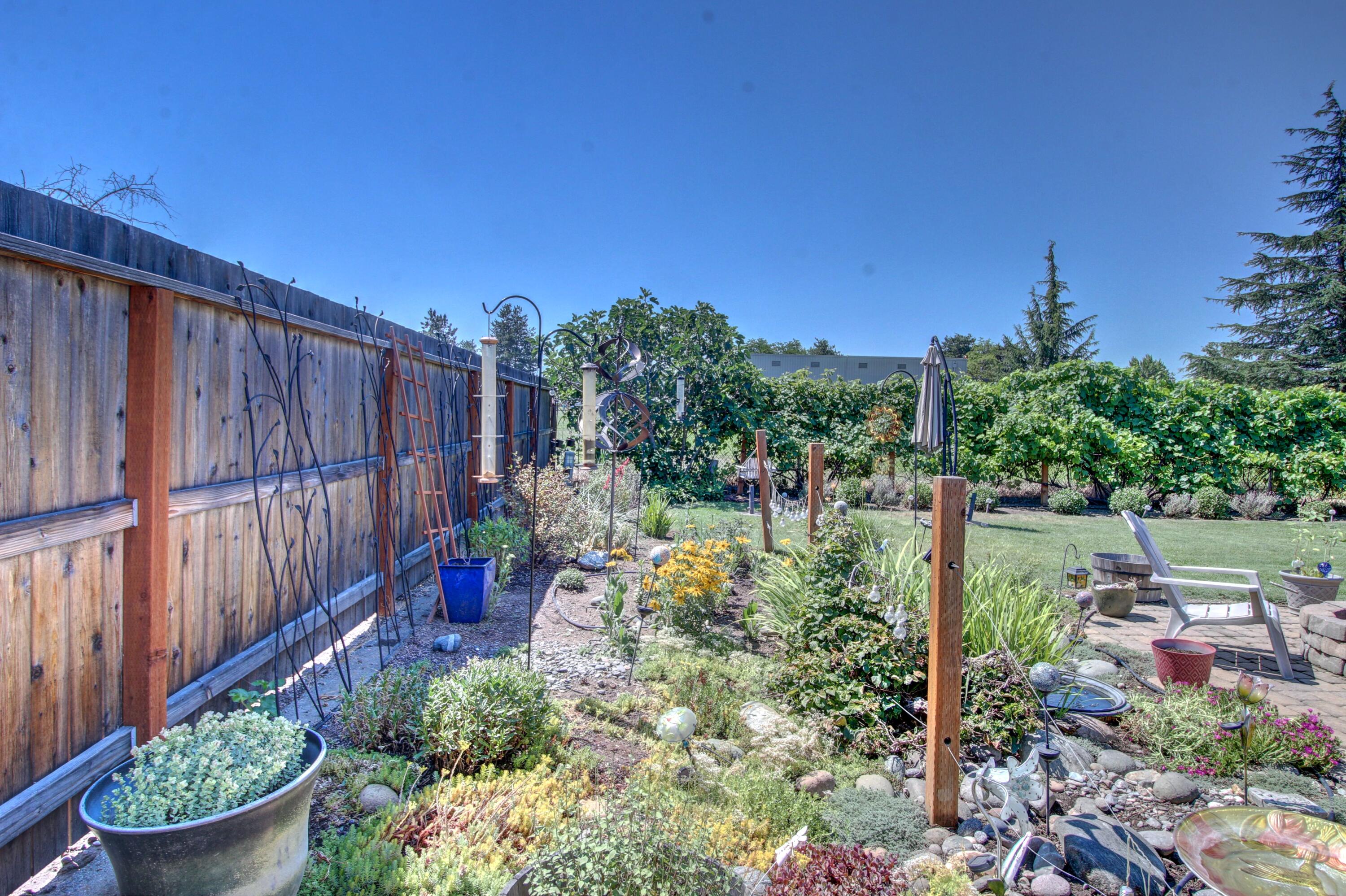 2206 Delta Waters Road Medford, OR 97504 - Photo 25 of 36 IMG_2768_69_70_tonemapped