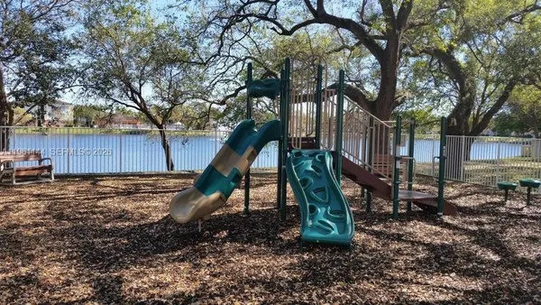 $2,050 | 3700 North 56th Avenue, Unit 1036, Hollywood, FL 33021