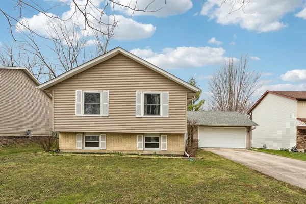 $589,000 | 10 Deerpath Drive, Vernon Hills, IL 60061