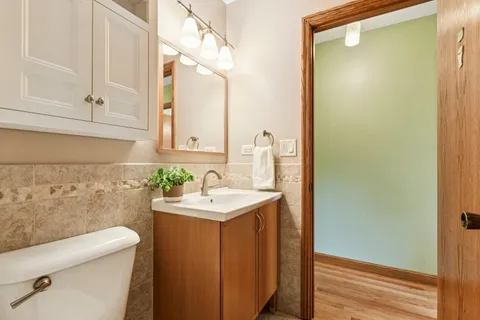 $589,000 | 10 Deerpath Drive, Vernon Hills, IL 60061