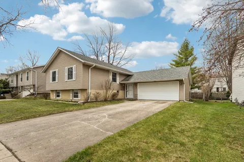 $589,000 | 10 Deerpath Drive, Vernon Hills, IL 60061